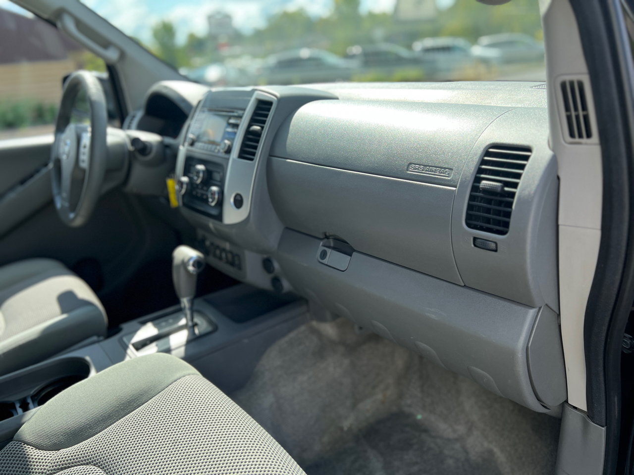 2014 Nissan Frontier Crew Cab SV photo 41