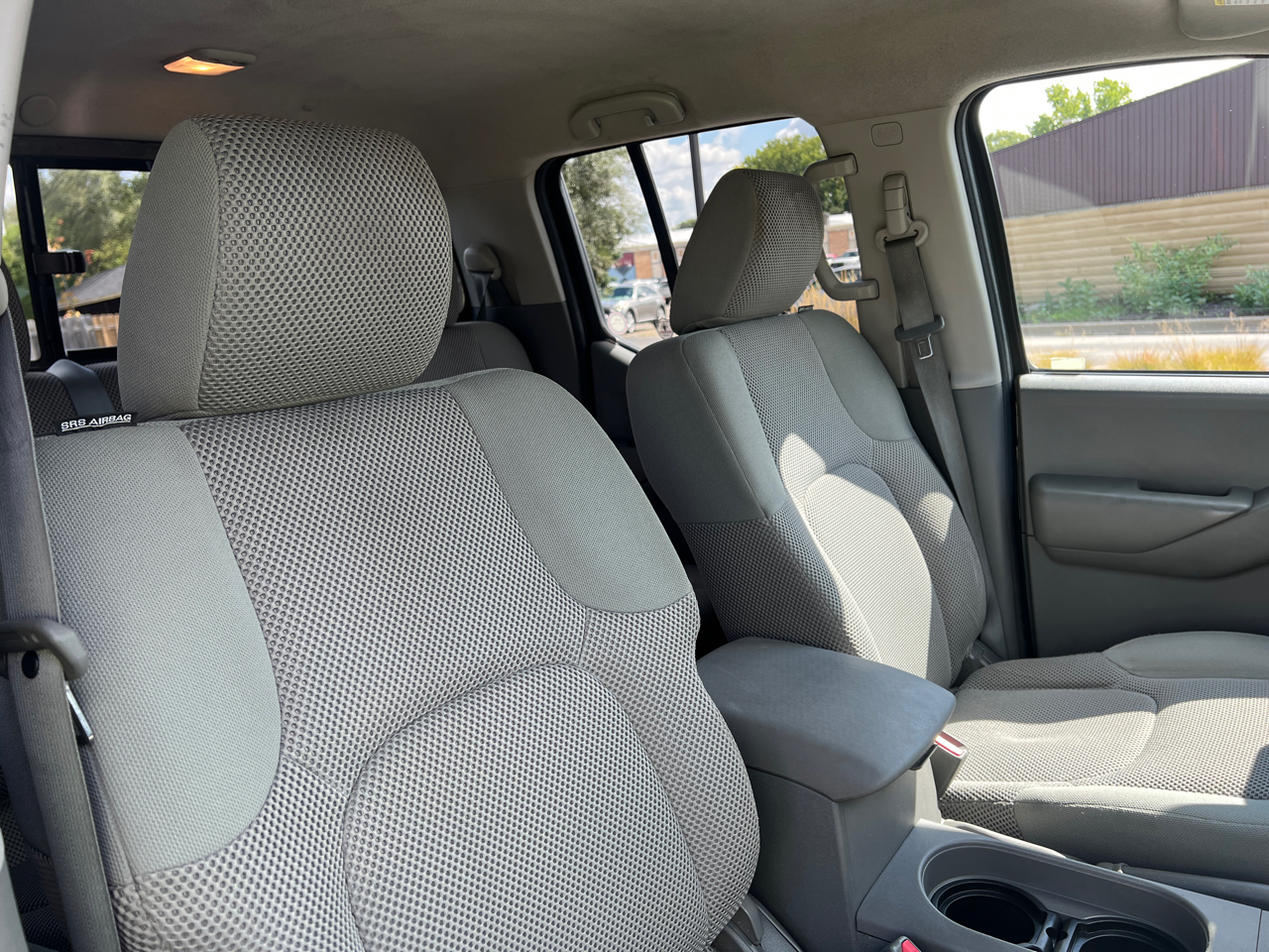 2014 Nissan Frontier Crew Cab SV photo 43