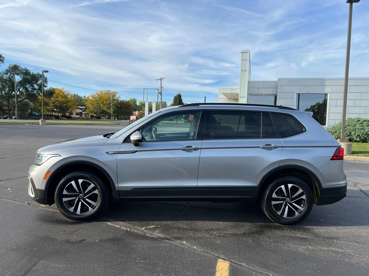 2022 Volkswagen Tiguan S photo 3