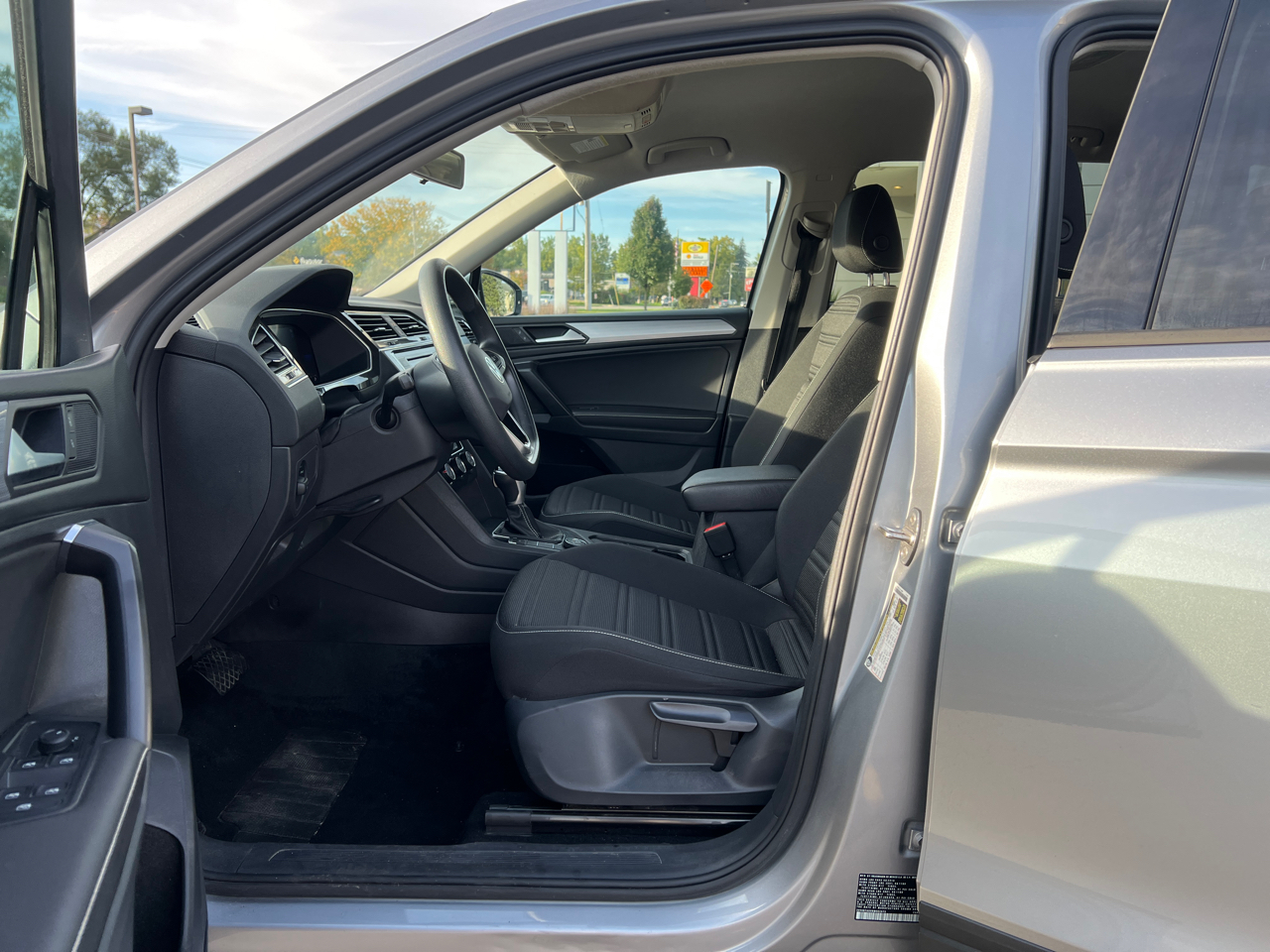 2022 Volkswagen Tiguan S photo 14