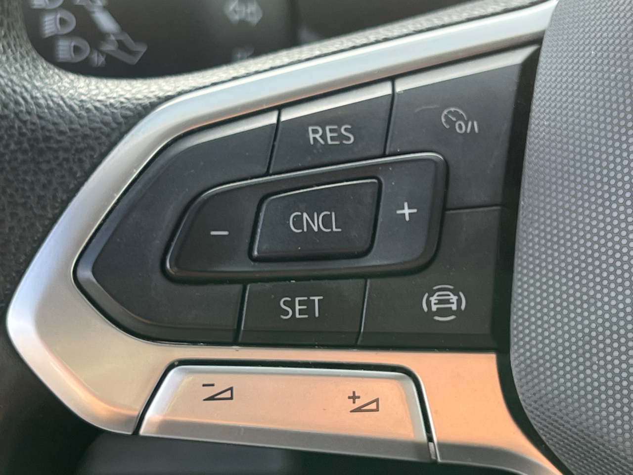 2022 Volkswagen Tiguan S photo 18