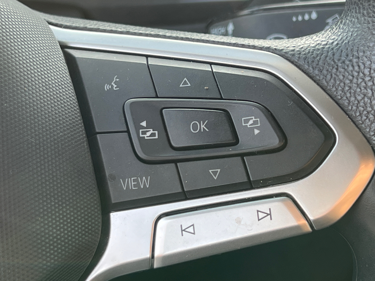 2022 Volkswagen Tiguan S photo 19
