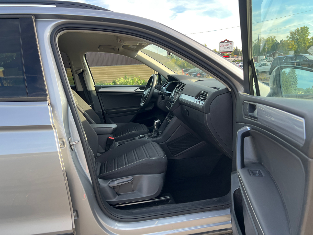 2022 Volkswagen Tiguan S photo 43