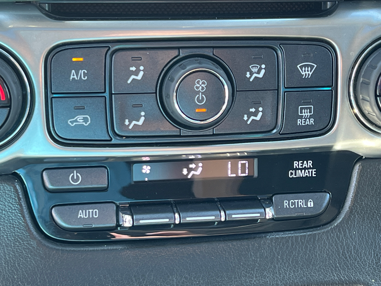 2017 Chevrolet Tahoe LT photo 29