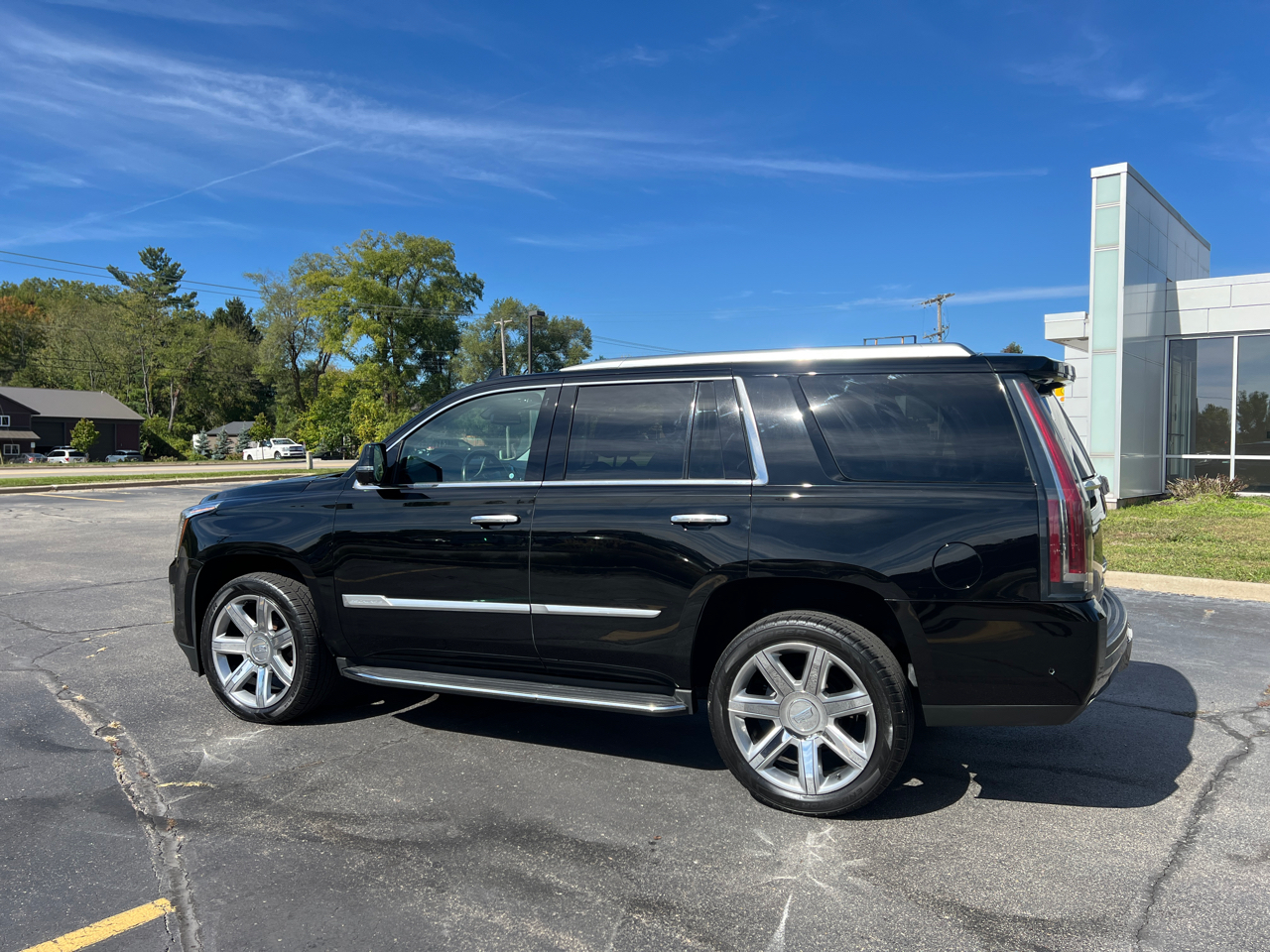 2018 Cadillac Escalade Luxury photo 3