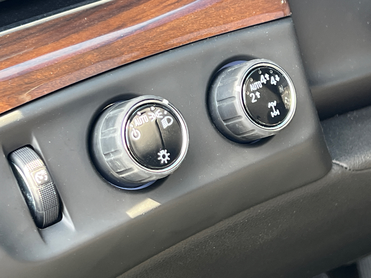 2018 Cadillac Escalade Luxury photo 16