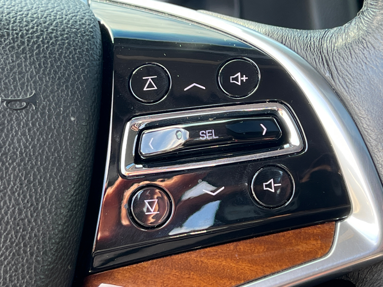 2018 Cadillac Escalade Luxury photo 19
