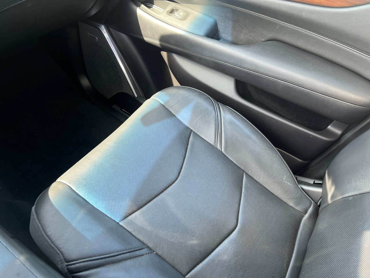 2018 Cadillac Escalade Luxury photo 31