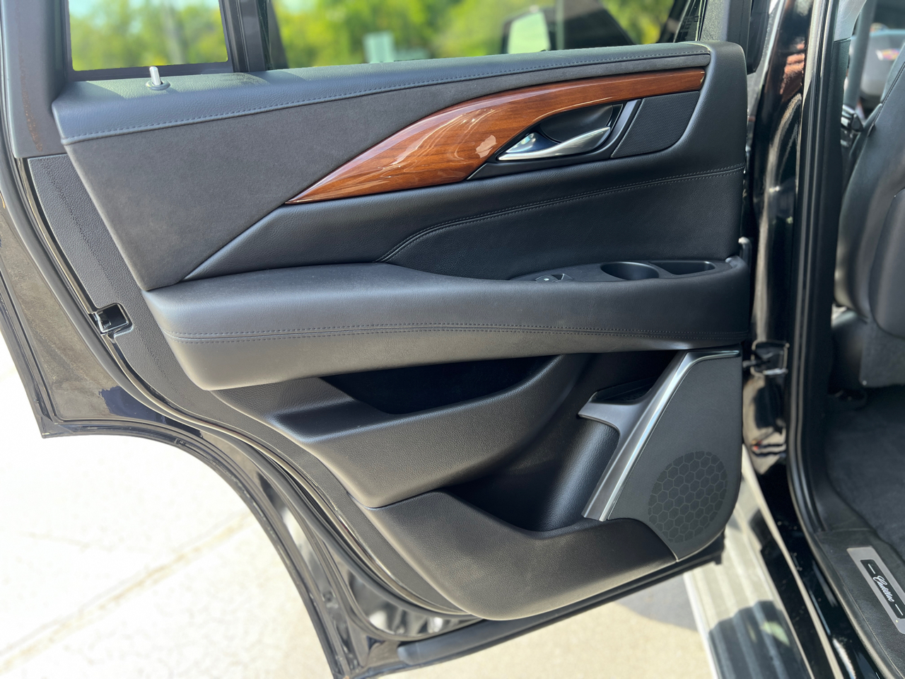 2018 Cadillac Escalade Luxury photo 32