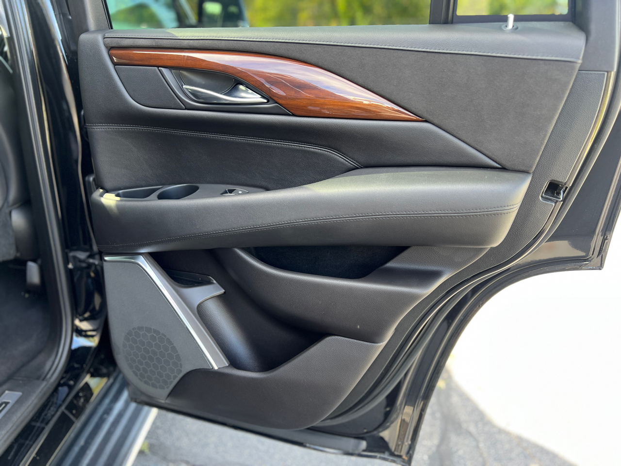 2018 Cadillac Escalade Luxury photo 37