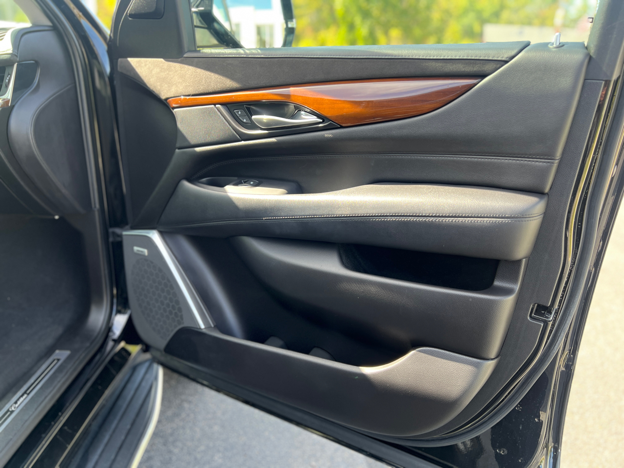 2018 Cadillac Escalade Luxury photo 41