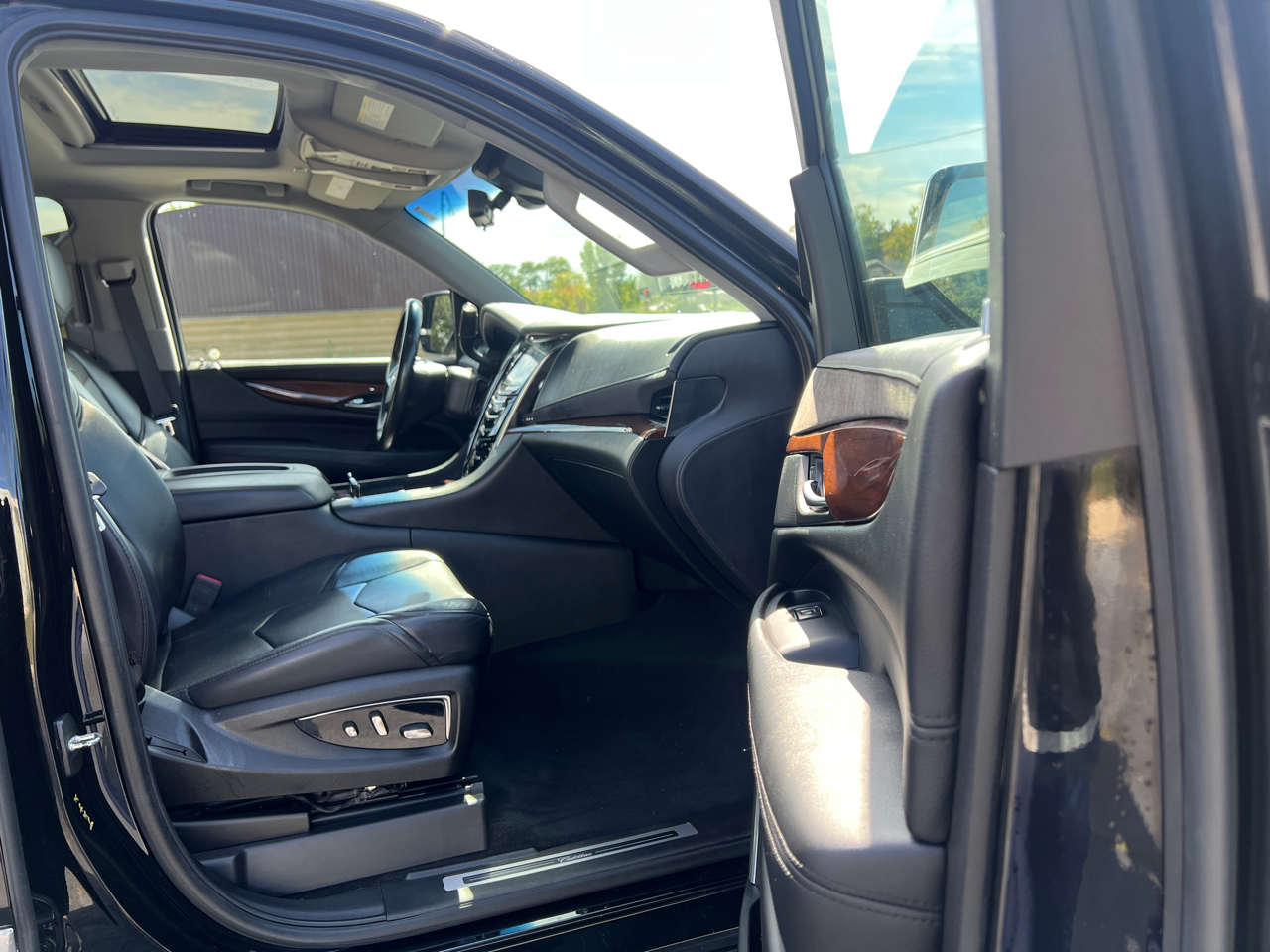 2018 Cadillac Escalade Luxury photo 42