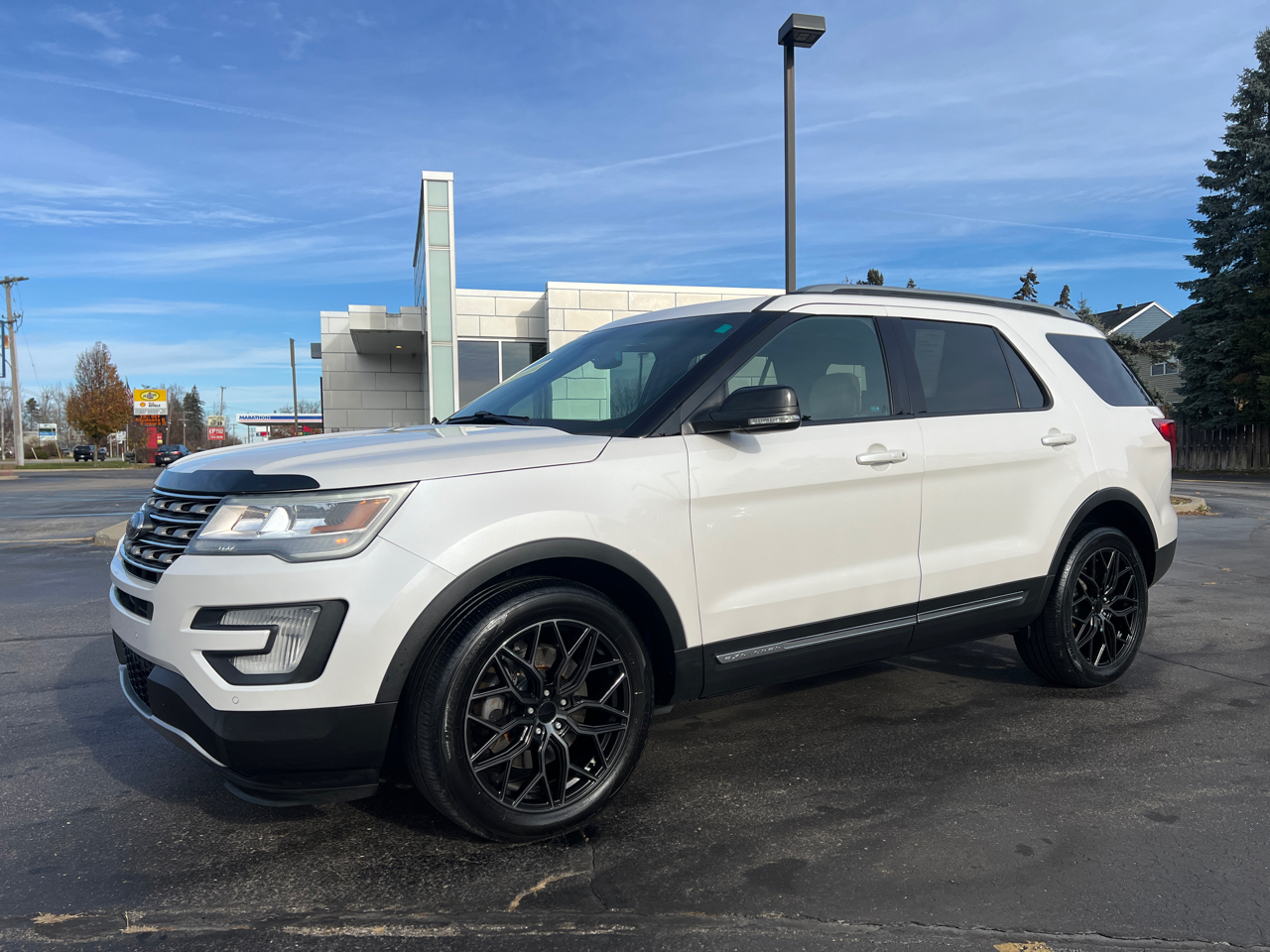 2016 Ford Explorer XLT photo 2
