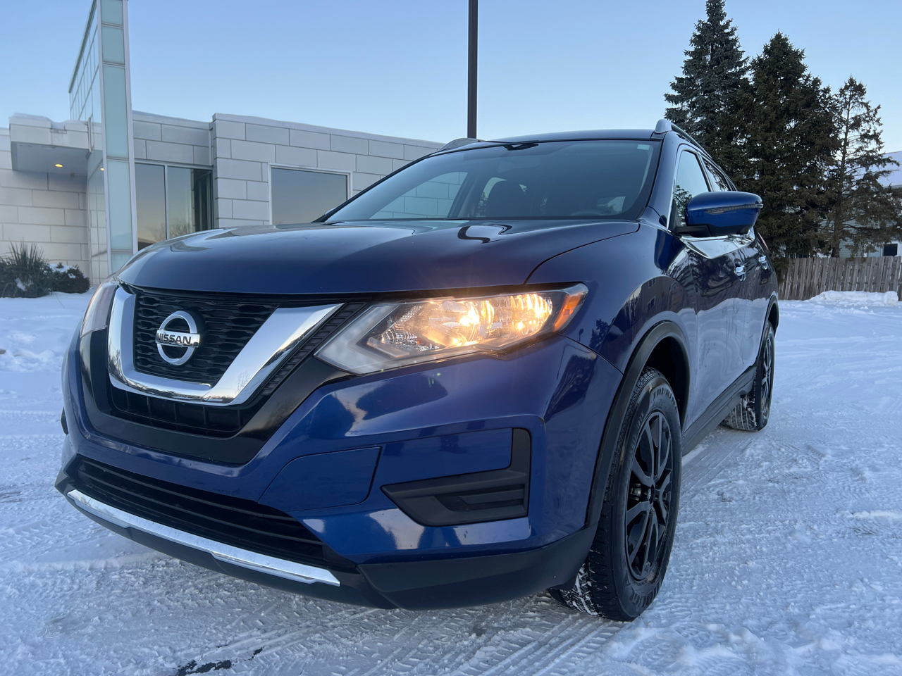 2017 Nissan Rogue SV's photo
