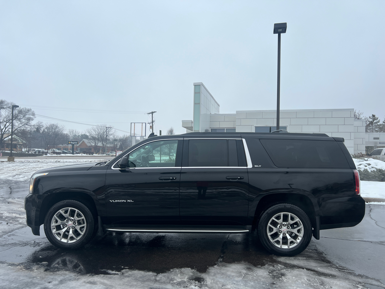 GMC Yukon XL SLT 1/2 Ton 4WD 2015