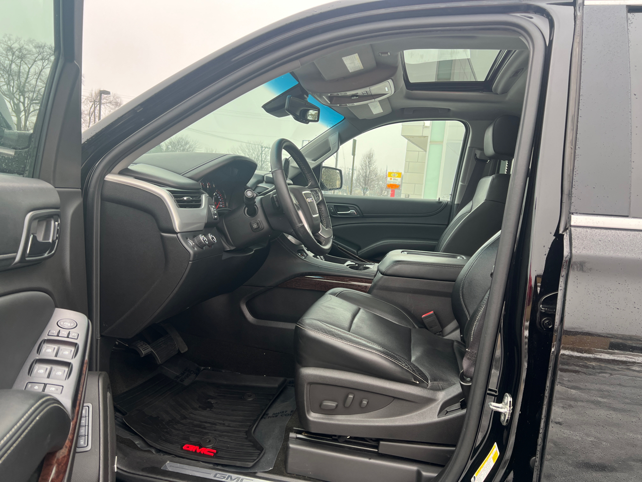 GMC Yukon XL SLT 1/2 Ton 4WD 2015