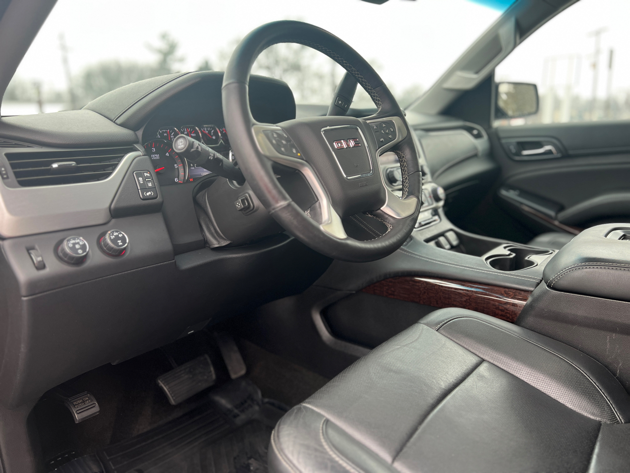 GMC Yukon XL SLT 1/2 Ton 4WD 2015