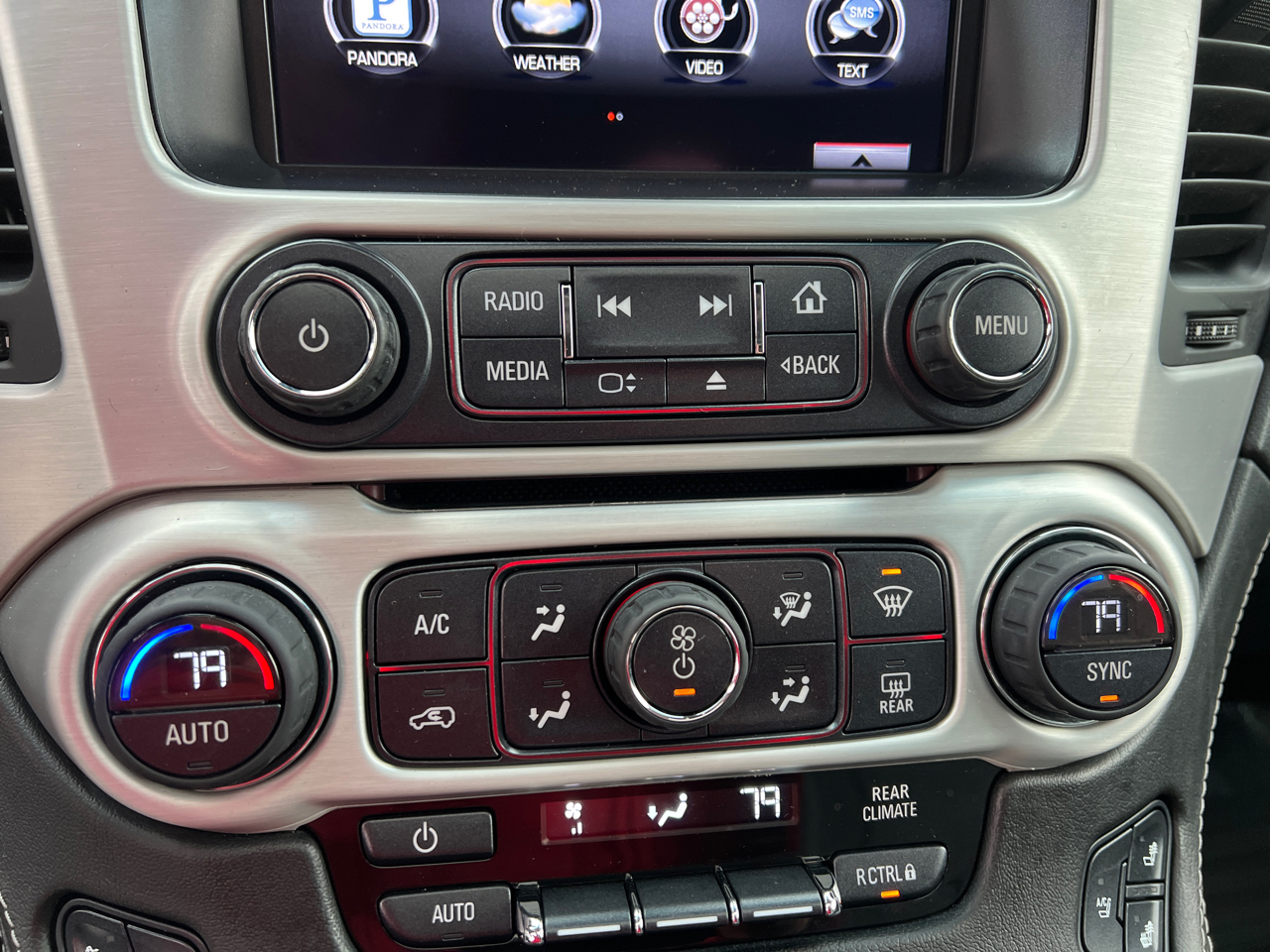 GMC Yukon XL SLT 1/2 Ton 4WD 2015