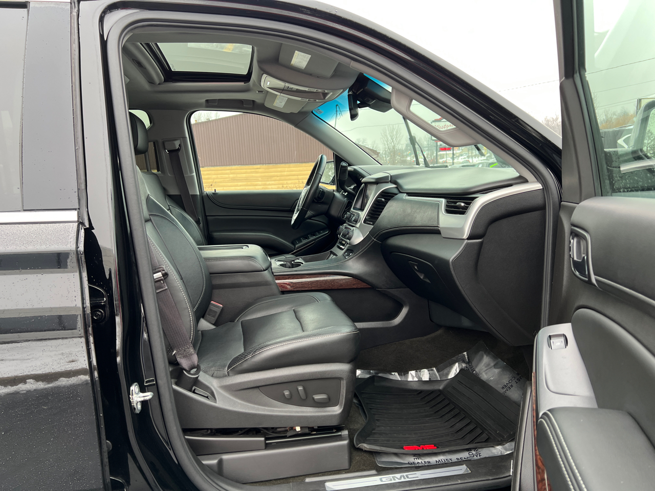 GMC Yukon XL SLT 1/2 Ton 4WD 2015