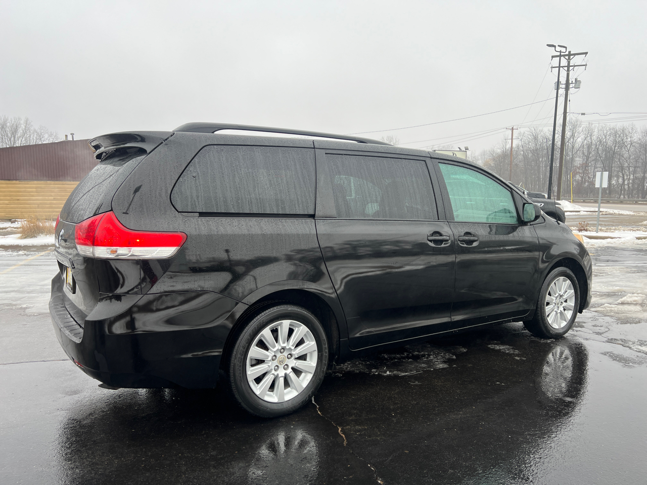 Toyota Sienna LE AWD 7-Passenger V6 2012