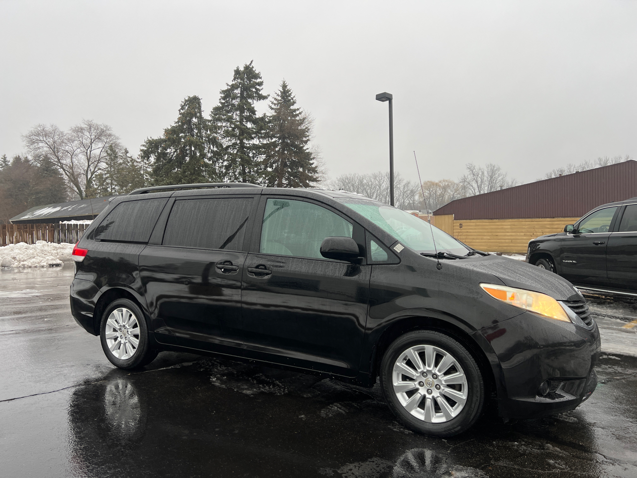Toyota Sienna LE AWD 7-Passenger V6 2012
