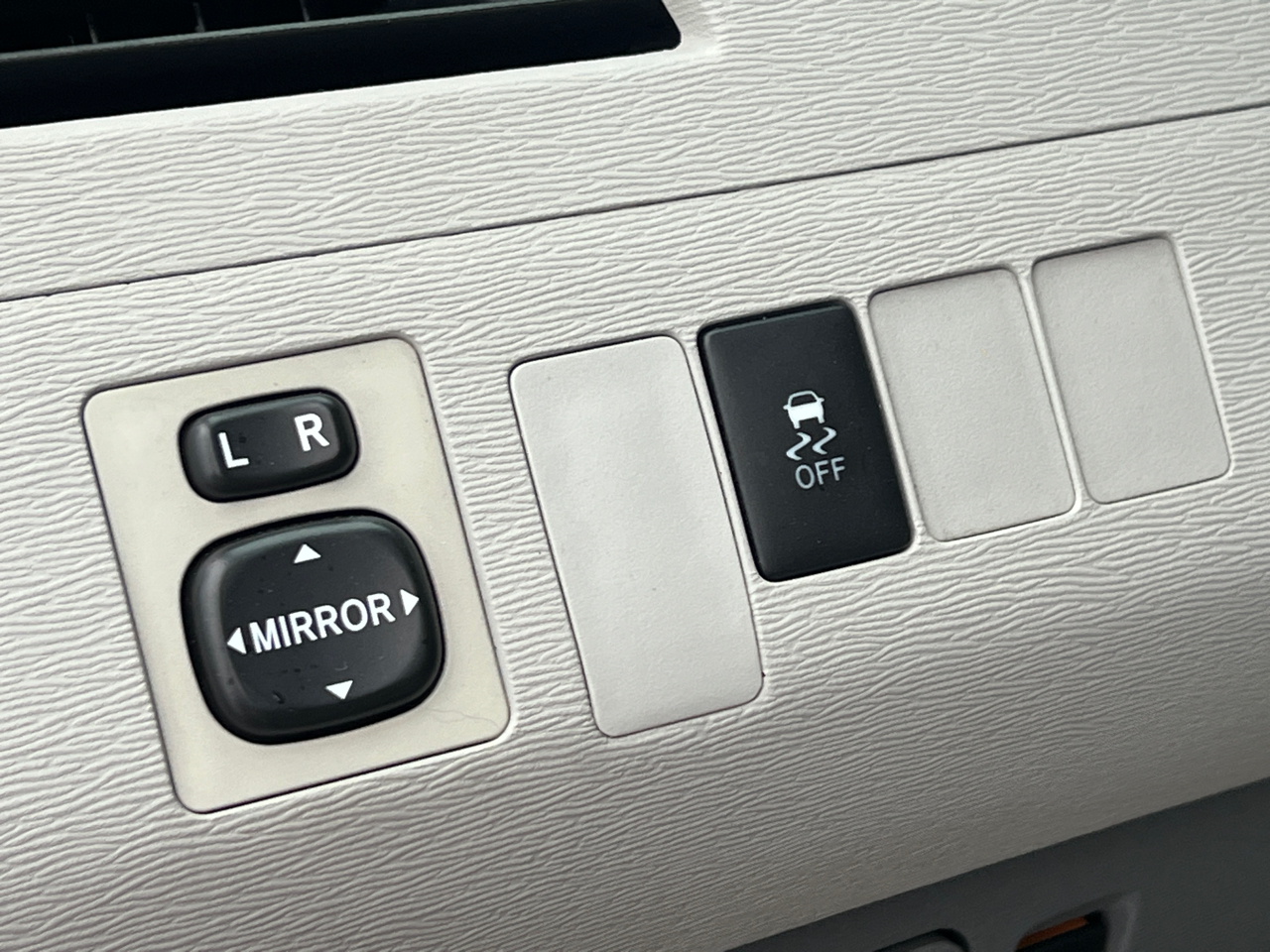 Toyota Sienna LE AWD 7-Passenger V6 2012