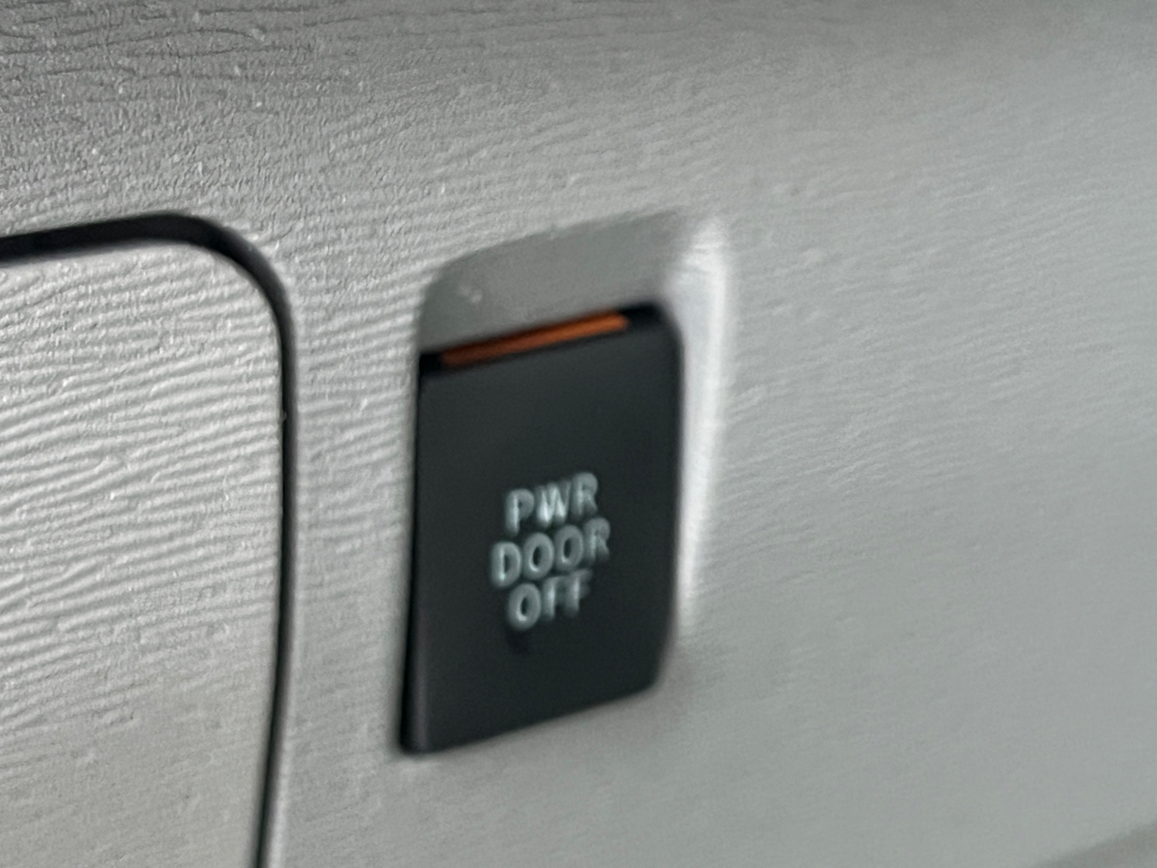 Toyota Sienna LE AWD 7-Passenger V6 2012