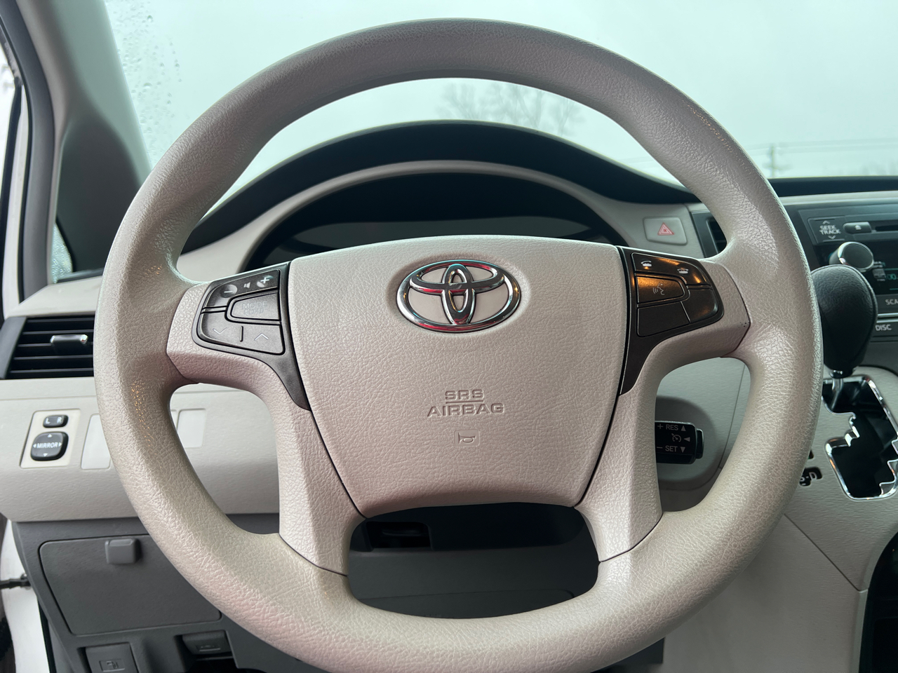 Toyota Sienna LE AWD 7-Passenger V6 2012