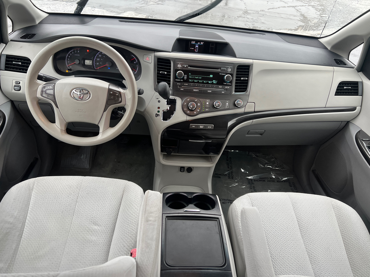 Toyota Sienna LE AWD 7-Passenger V6 2012