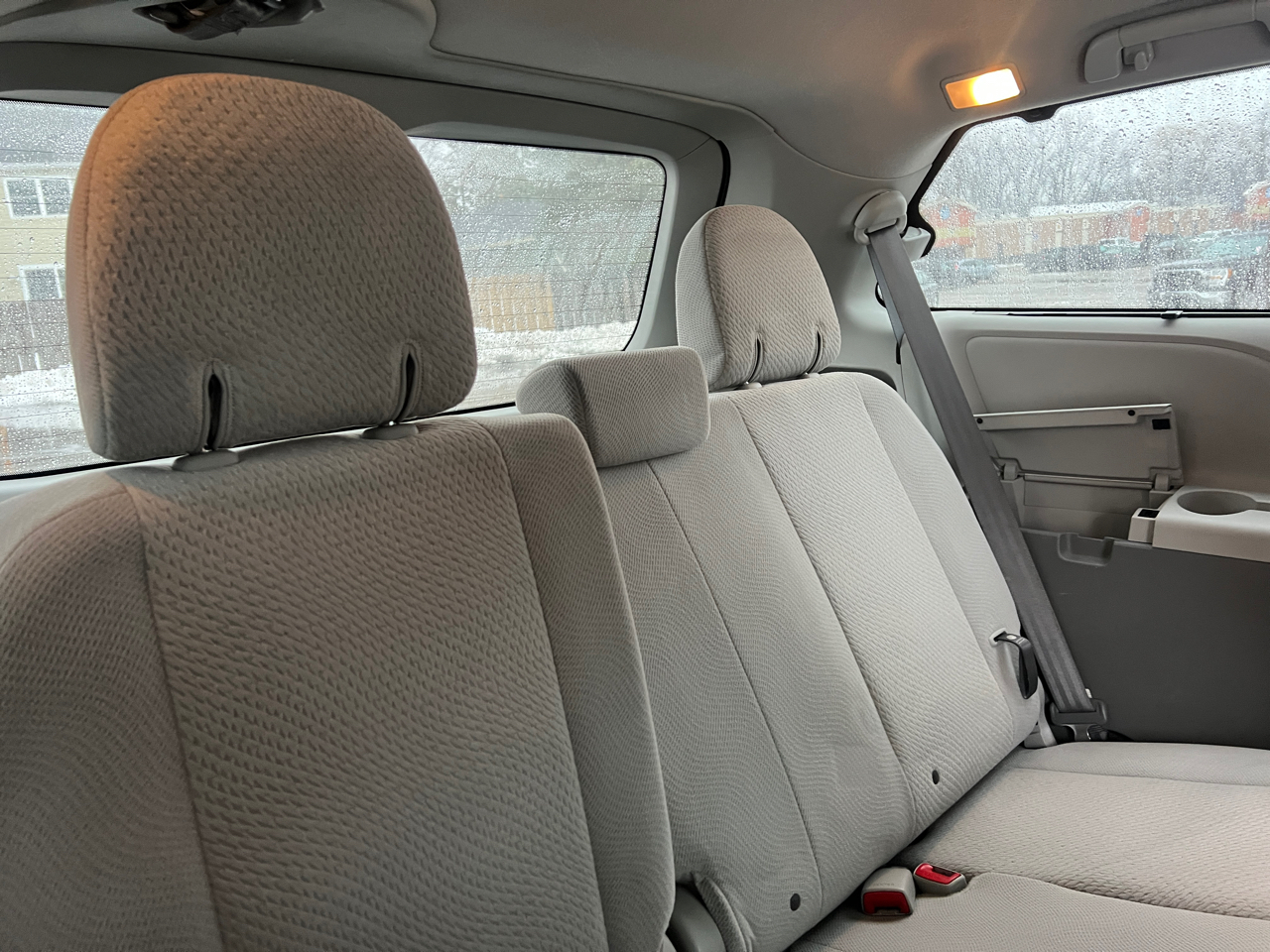 Toyota Sienna LE AWD 7-Passenger V6 2012