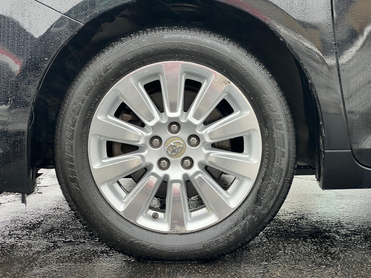 Toyota Sienna LE AWD 7-Passenger V6 2012