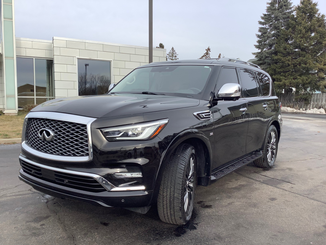Infiniti QX80 LUXE 4WD 2019
