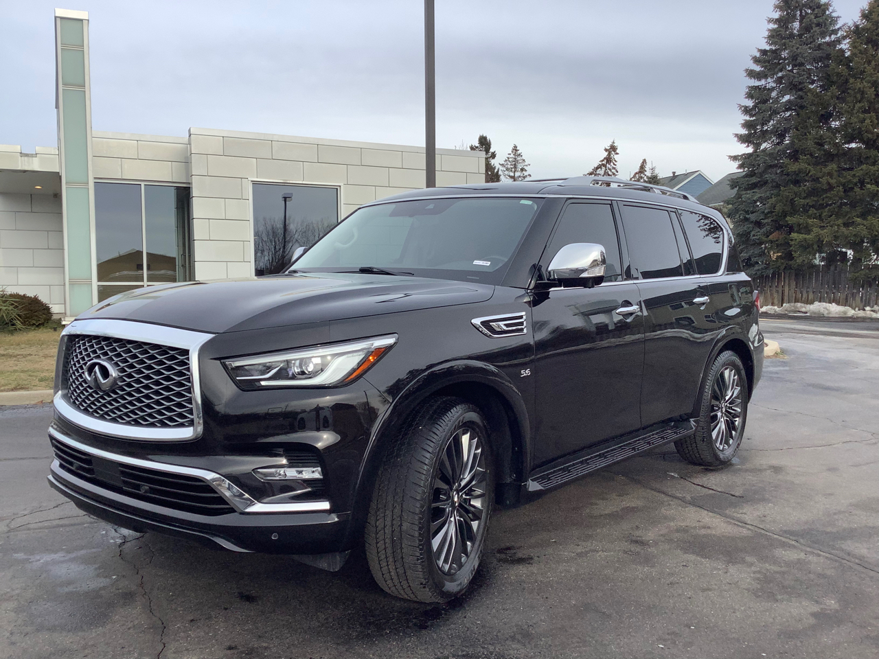 Infiniti QX80 LUXE 4WD 2019