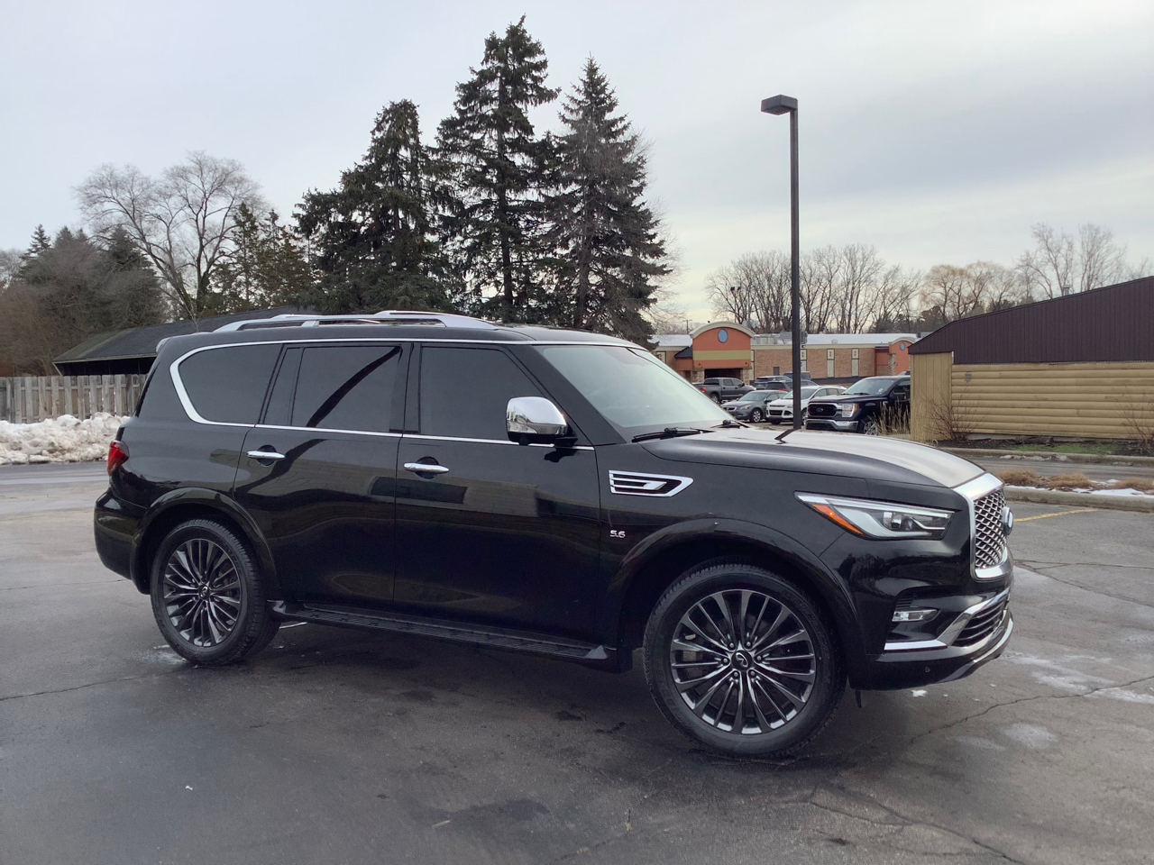 Infiniti QX80 LUXE 4WD 2019