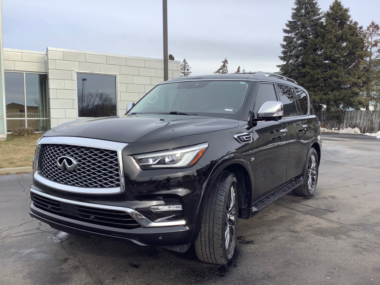 Infiniti QX80 LUXE 4WD 2019