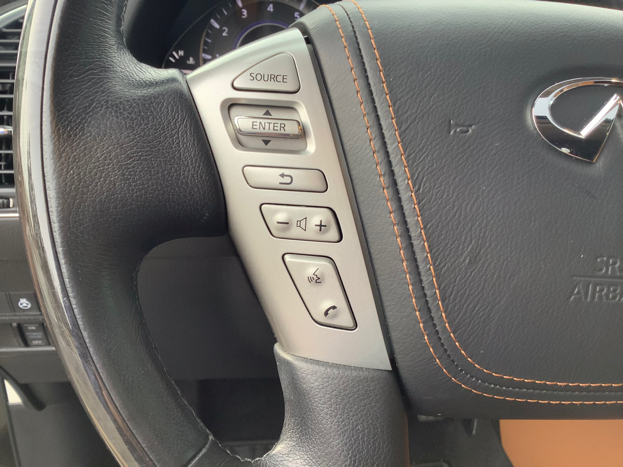 Infiniti QX80 LUXE 4WD 2019