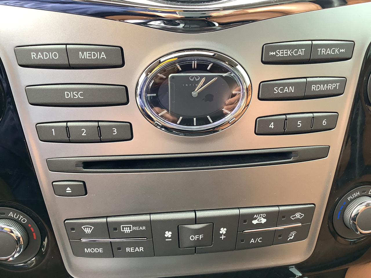 Infiniti QX80 LUXE 4WD 2019