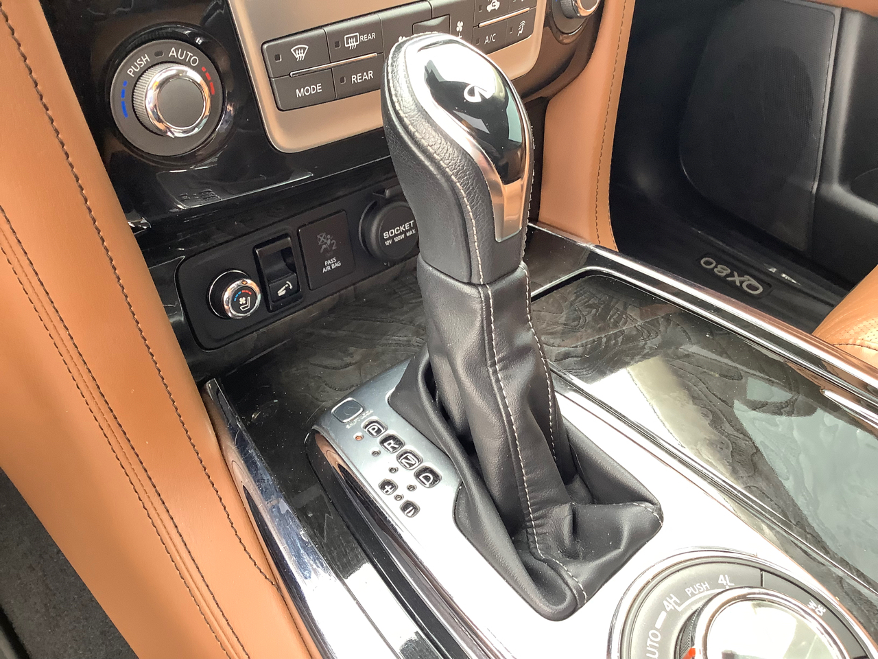 Infiniti QX80 LUXE 4WD 2019