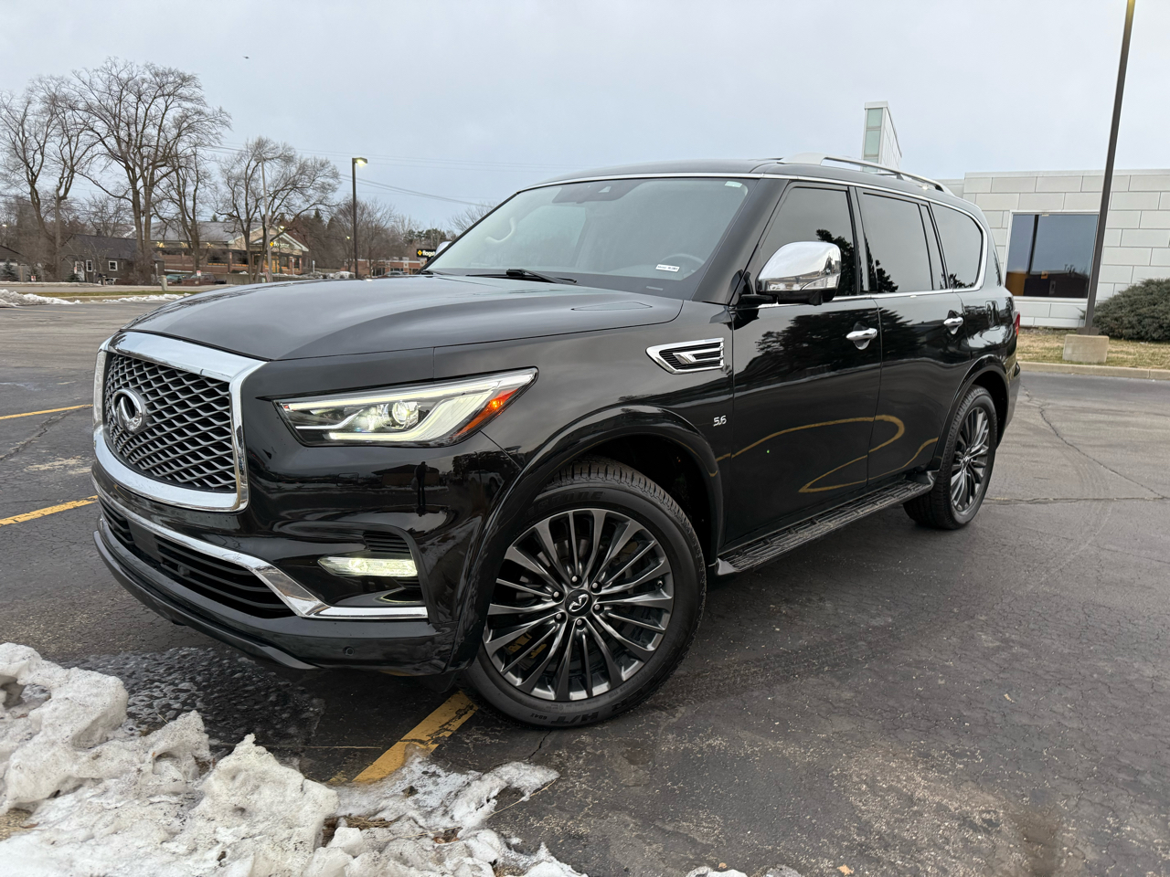2019 Infiniti QX80 LUXE 4WD