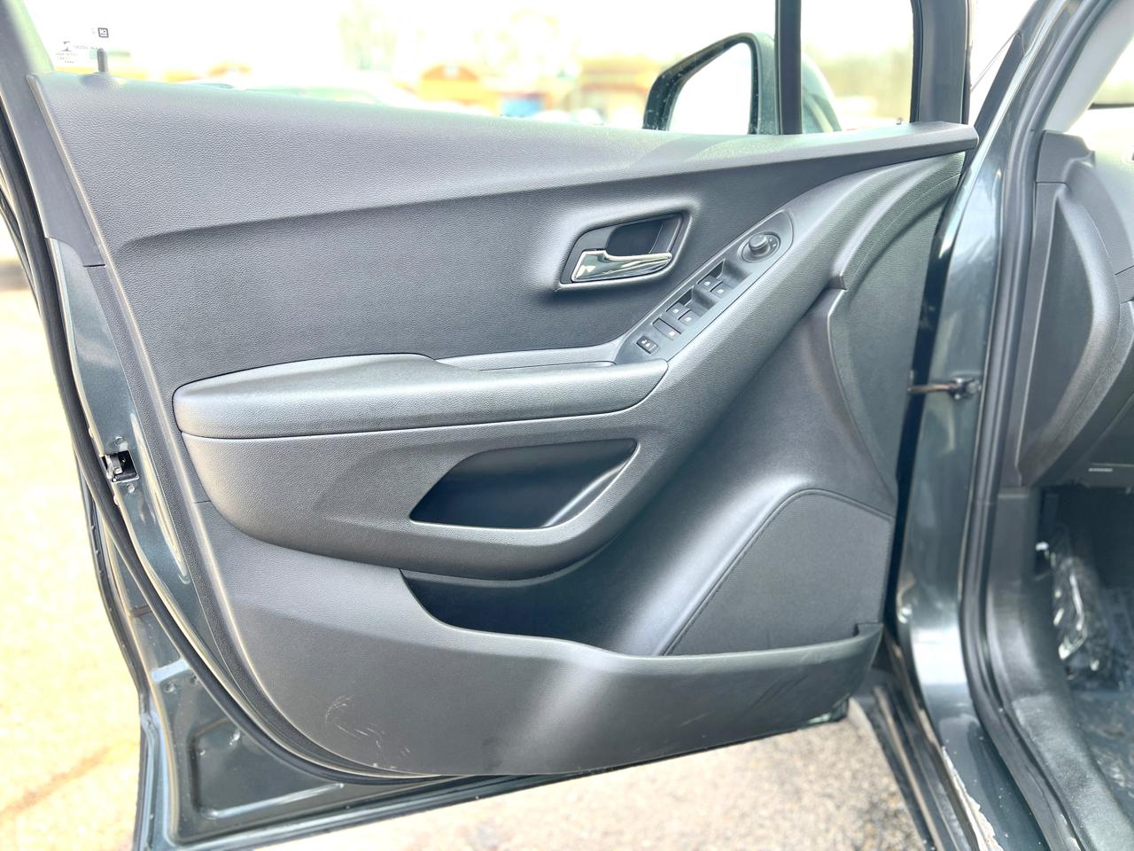 Chevrolet Trax LS 4D SUV FWD 2020