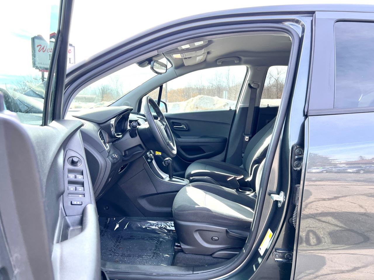 Chevrolet Trax LS 4D SUV FWD 2020