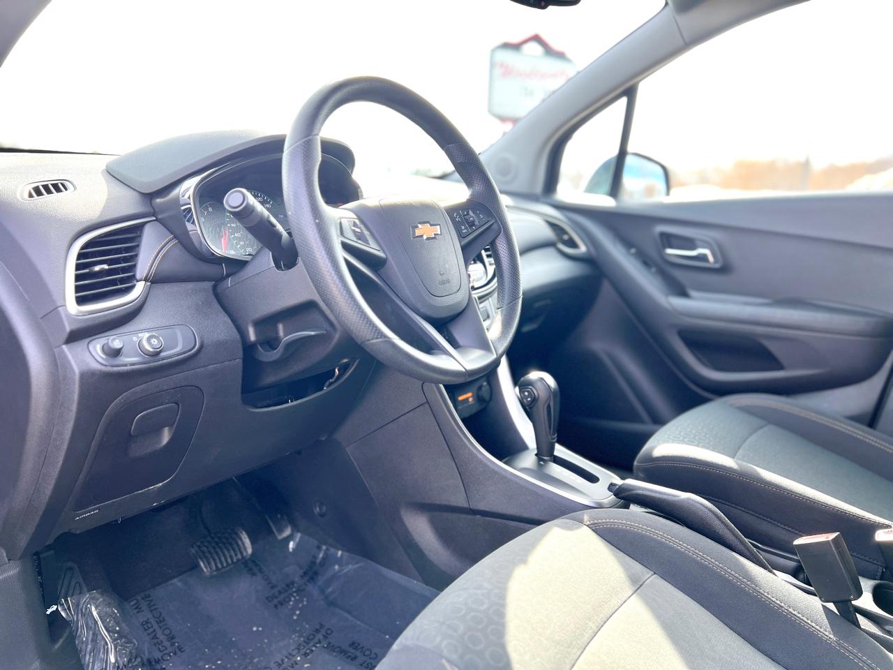 Chevrolet Trax LS 4D SUV FWD 2020