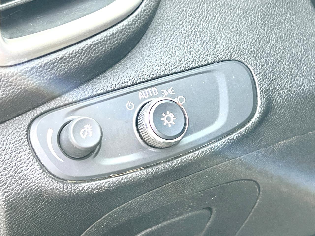 Chevrolet Trax LS 4D SUV FWD 2020