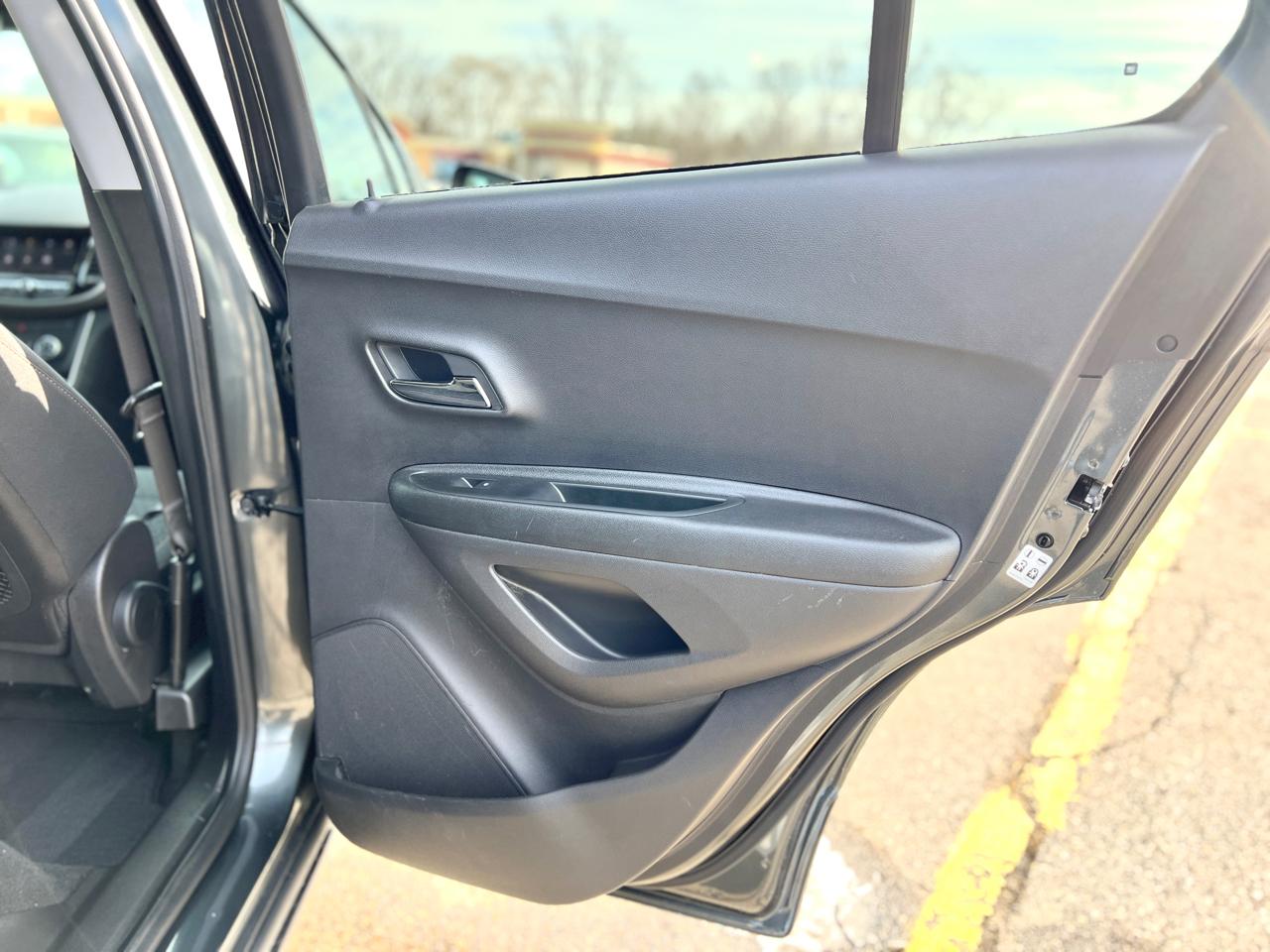 Chevrolet Trax LS 4D SUV FWD 2020