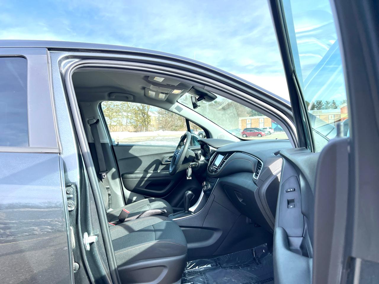 Chevrolet Trax LS 4D SUV FWD 2020