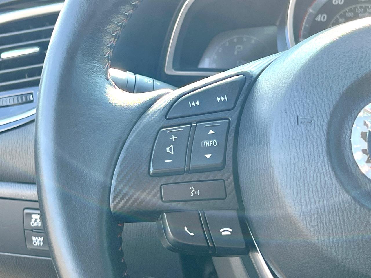 Mazda MAZDA3 i Touring AT 5-Door 2015