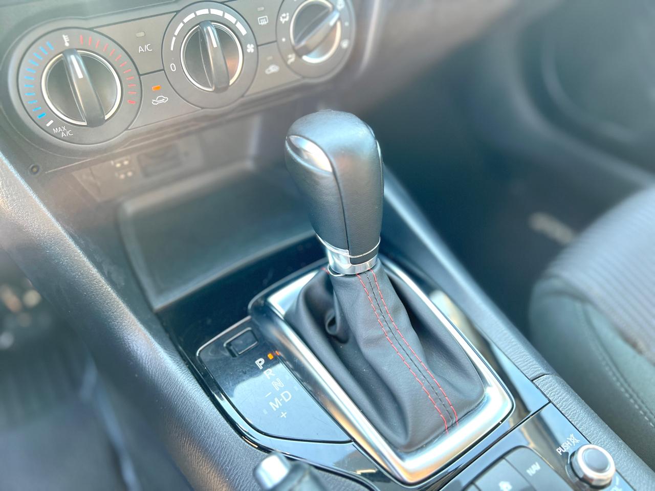 Mazda MAZDA3 i Touring AT 5-Door 2015