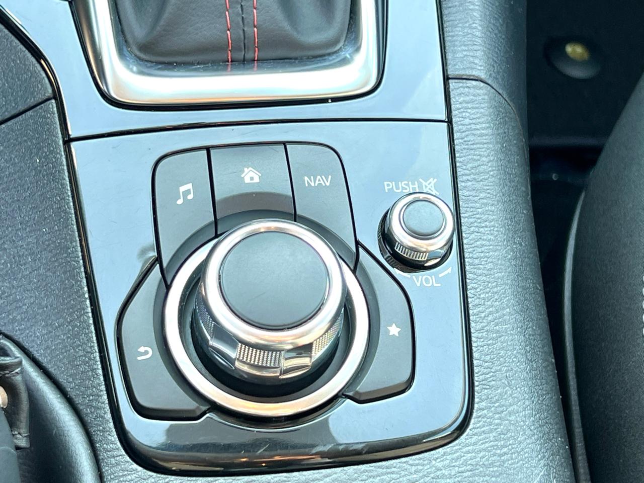 Mazda MAZDA3 i Touring AT 5-Door 2015