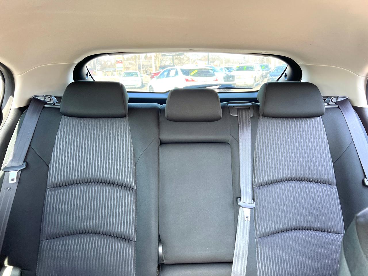 Mazda MAZDA3 i Touring AT 5-Door 2015