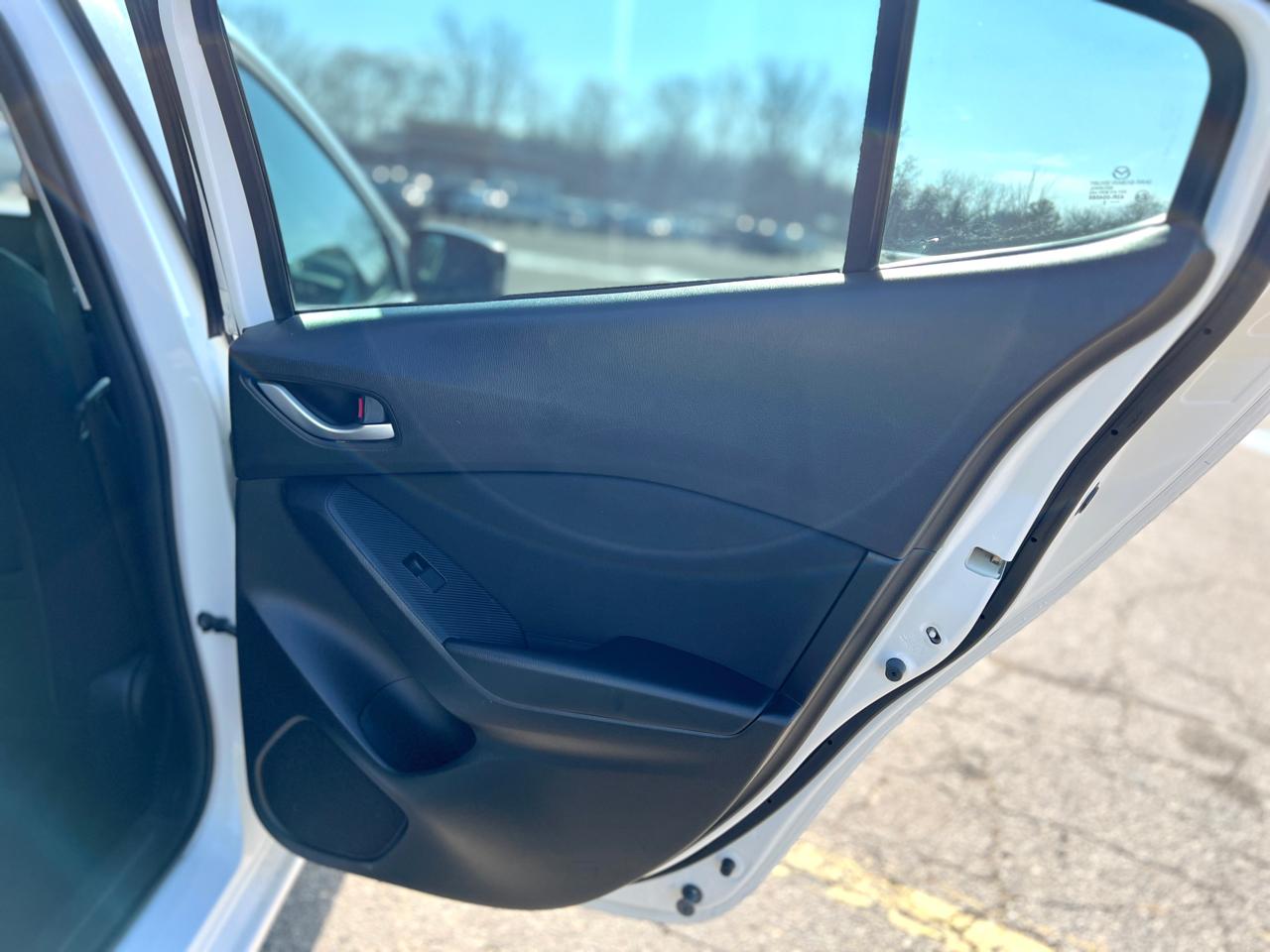 Mazda MAZDA3 i Touring AT 5-Door 2015